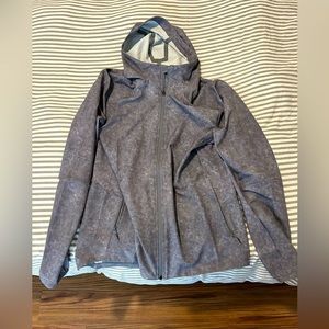 Men’s Lululemon rain jacket. Never worn. Patterned grey.